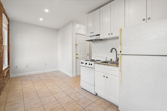 8 Harris St, Unit #5 in Boston, MA - Foto de edificio - Building Photo