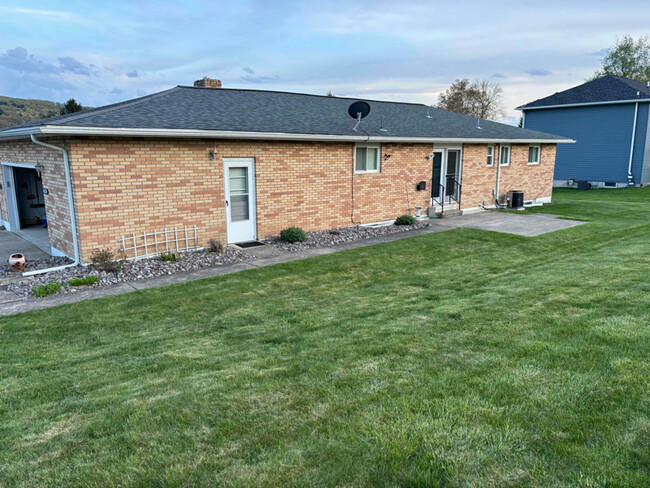 93 Briarwood Dr in Shavertown, PA - Building Photo - Building Photo