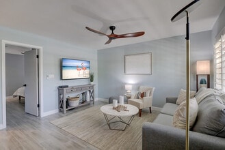 975 9th Ave S in Naples, FL - Building Photo - Building Photo