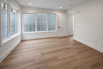 716 L St SE, Unit 101 in Washington, DC - Foto de edificio - Building Photo