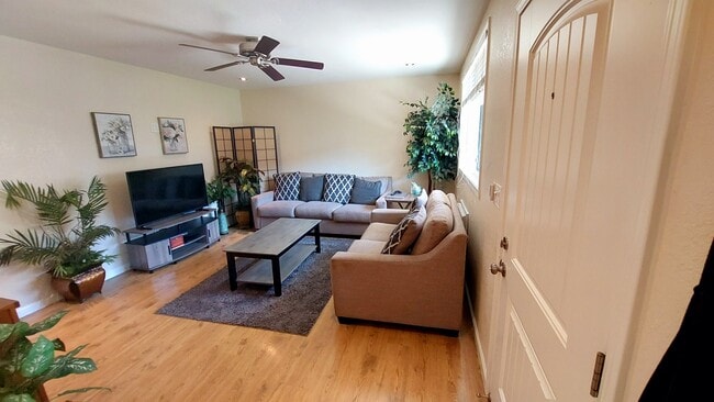 3565 N E St, Unit 3565 in San Bernardino, CA - Foto de edificio - Building Photo