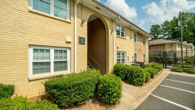 Crystal Heights Apartments in Atlanta, GA - Building Photo - Building Photo