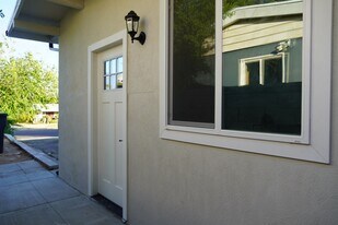 38947 Yucca Tree St, Unit Guest House in Palmdale, CA - Building Photo