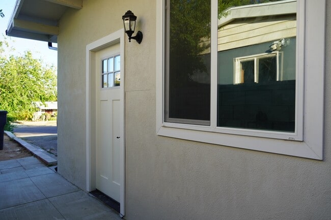 38947 Yucca Tree St, Unit Guest House, Unit Guest House