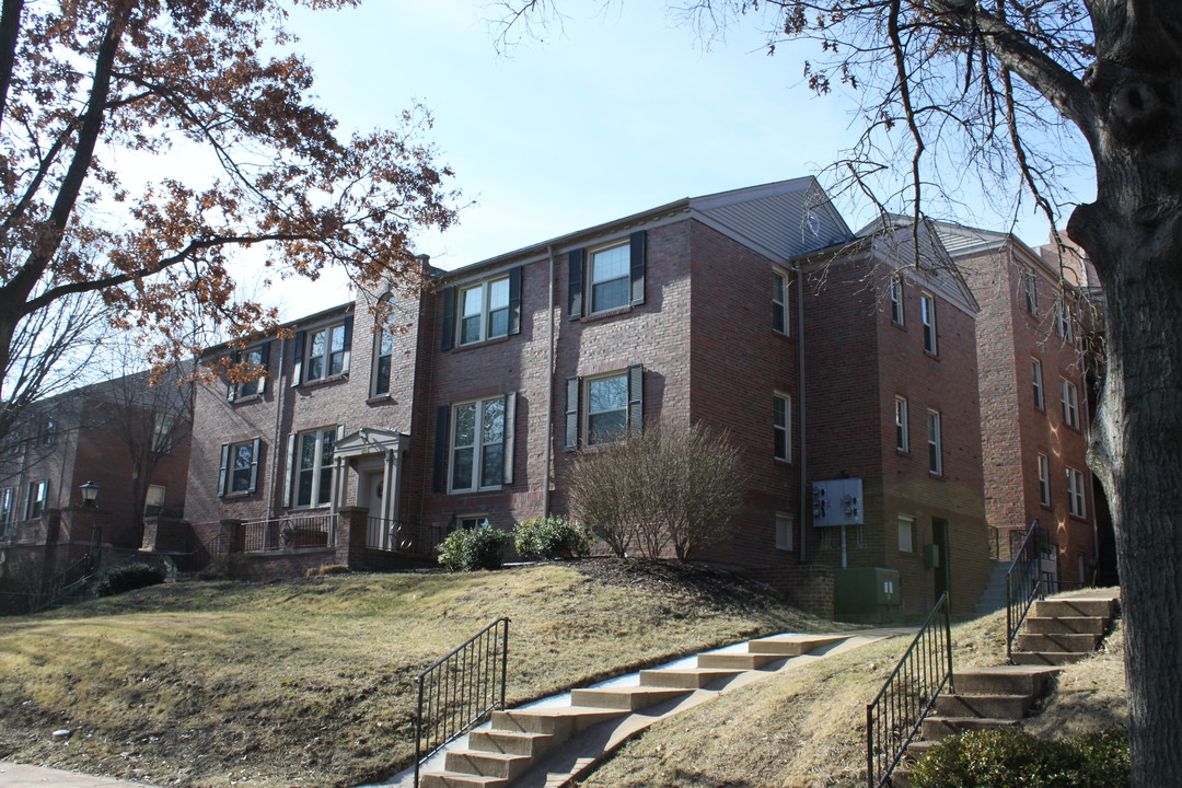 Clayton Condo in Clayton, MO - Building Photo