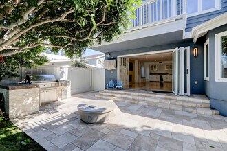 947 10th St in Manhattan Beach, CA - Building Photo - Building Photo