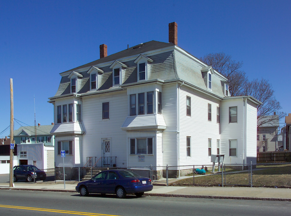 1852 S Main St in Fall River, MA - Building Photo