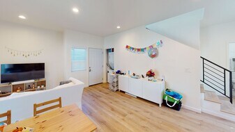 6271 Mary Ln Dr in San Diego, CA - Building Photo