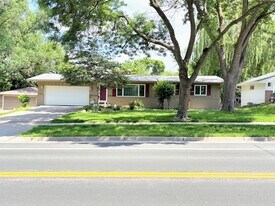 5813 Tracy Avenue in Edina, MN - Building Photo