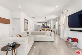 1231 W 49th St in Los Angeles, CA - Building Photo - Building Photo