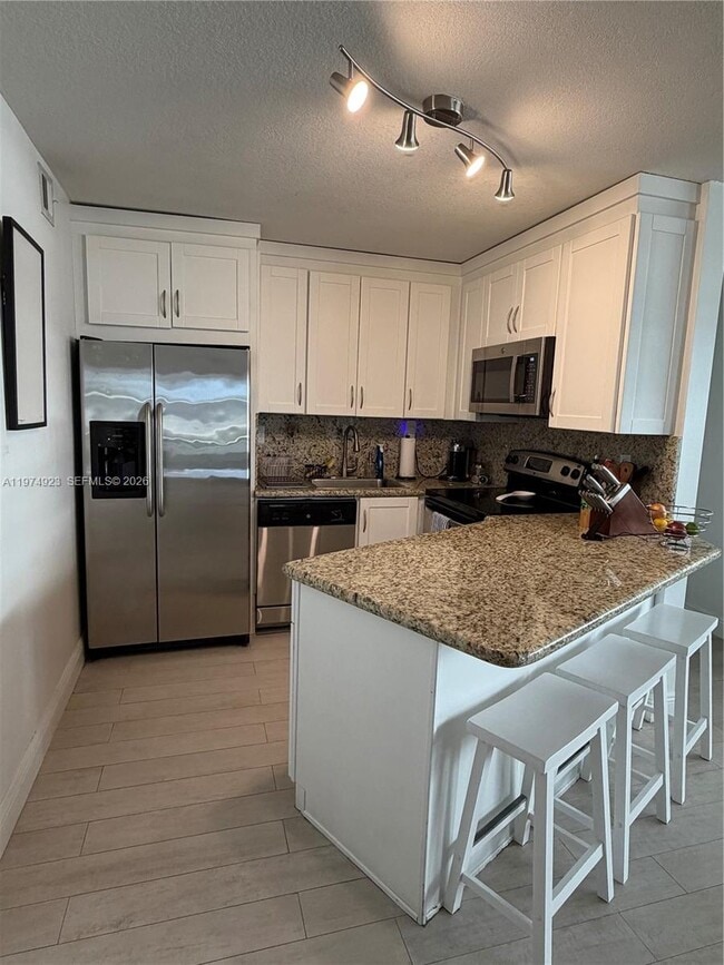 5845 Collins Ave in Miami Beach, FL - Building Photo - Building Photo