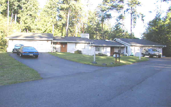 13615-13617 86th Ave NW in Gig Harbor, WA - Building Photo