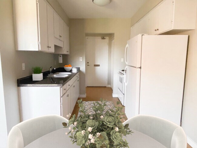 Joinville Apartments B in Windsor, ON - Building Photo - Building Photo