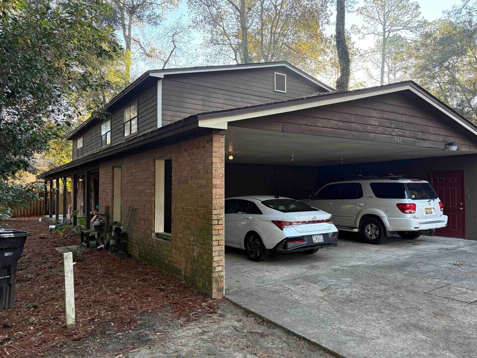 3701 Donovan Dr in Tallahassee, FL - Building Photo