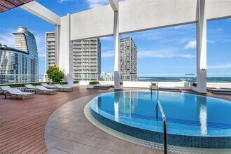 500 Brickell Ave, Unit 2610 in Miami, FL - Building Photo - Building Photo