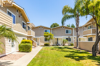 Fairchild Apartments in Mountain View, CA - Building Photo - Building Photo