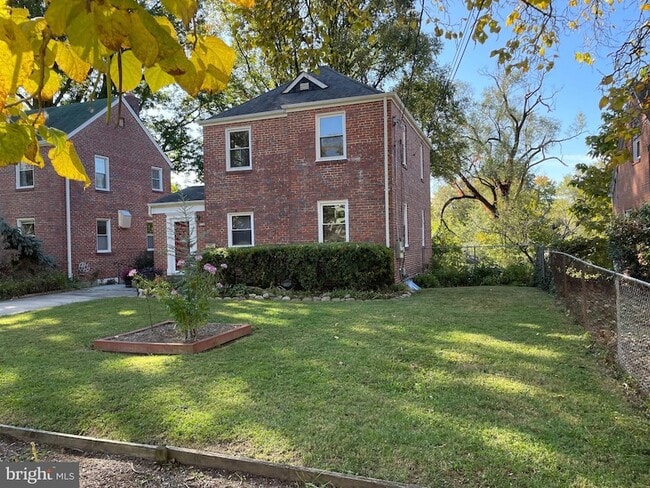 610 Ritchie Ave in Silver Spring, MD - Building Photo - Building Photo