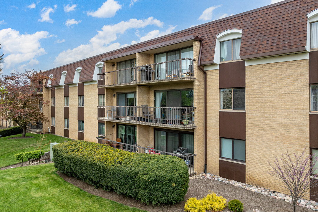 Mill Orchard in Naperville, IL - Foto de edificio