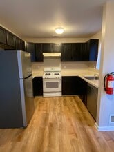 26 Henry St, Unit #B in Somerset, NJ - Foto de edificio - Building Photo