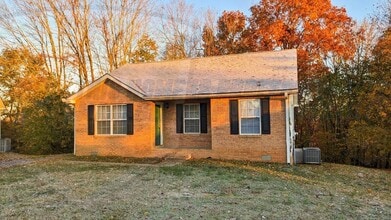 1352 Chucker Dr in Clarksville, TN - Building Photo - Building Photo