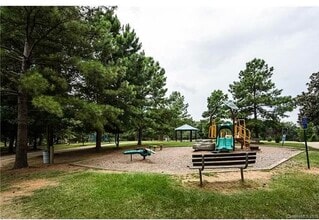 201 S Hoskins Rd, Unit 217 in Charlotte, NC - Foto de edificio - Building Photo