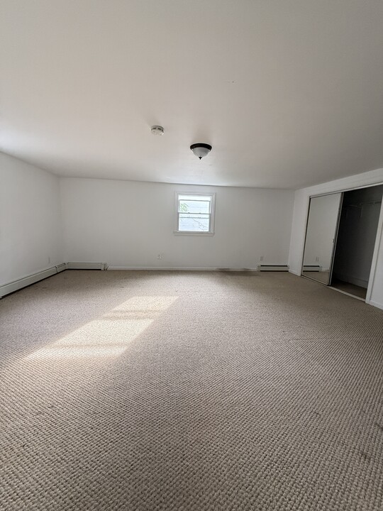 164 Arthur Ave, Unit 2 in West Babylon, NY - Foto de edificio