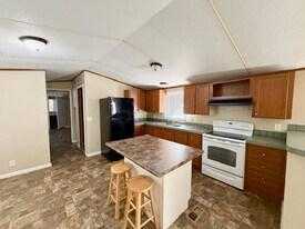 136 Burkhart Ln in China Spring, TX - Building Photo