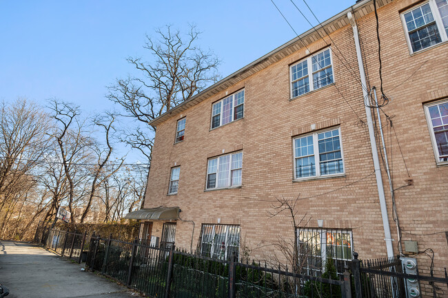 1520 Burke Ave in Bronx, NY - Building Photo - Building Photo