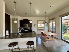 1013 Lambie St in Austin, TX - Building Photo - Building Photo