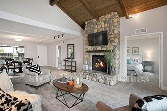 912 Knoll Vista Dr in San Marcos, CA - Building Photo - Building Photo