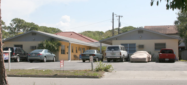 205 S Park Blvd in Venice, FL - Foto de edificio - Building Photo