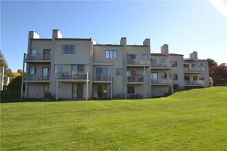 49 Sea Breeze Ln in Bristol, RI - Building Photo - Building Photo