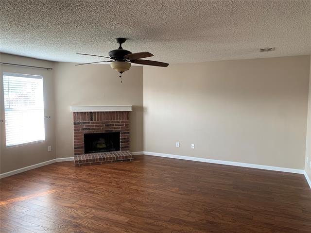 1472 Stewart Dr in Rockwall, TX - Foto de edificio - Building Photo