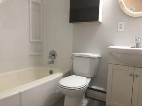 17 Buchanan St in Cobourg, ON - Building Photo - Building Photo