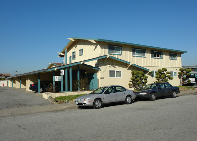 1376 Adobe Dr in Pacifica, CA - Building Photo - Building Photo