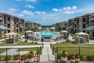 Lone Oak Apartments