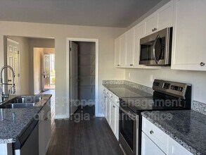 305 Nutwood Trce in Locust Grove, GA - Building Photo - Building Photo