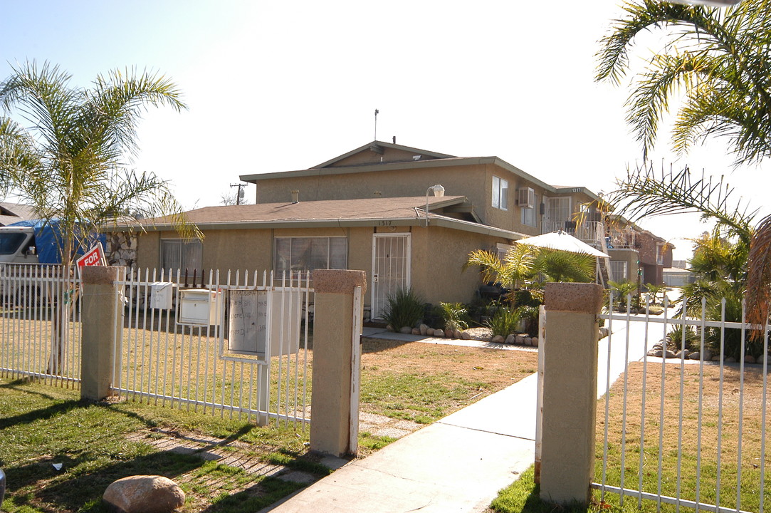 25081 Hardt St in San Bernardino, CA - Foto de edificio
