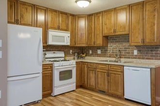 11905 90th Ave N in Maple Grove, MN - Building Photo - Building Photo