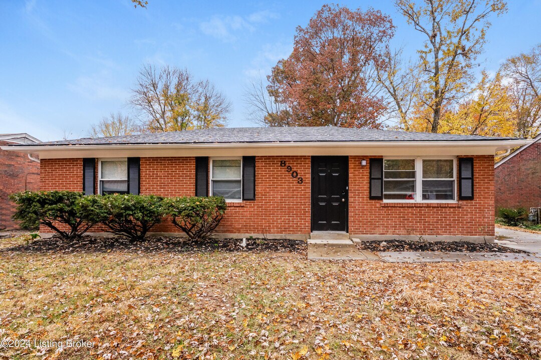 8903 Willowcreek Dr in Louisville, KY - Building Photo