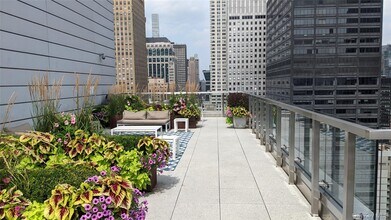 325 Lexington Ave in New York, NY - Building Photo - Building Photo