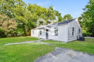 7030 Sprott St in Columbia, SC - Foto de edificio - Building Photo