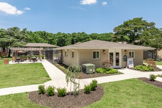The Grove in Newport News, VA - Building Photo - Building Photo