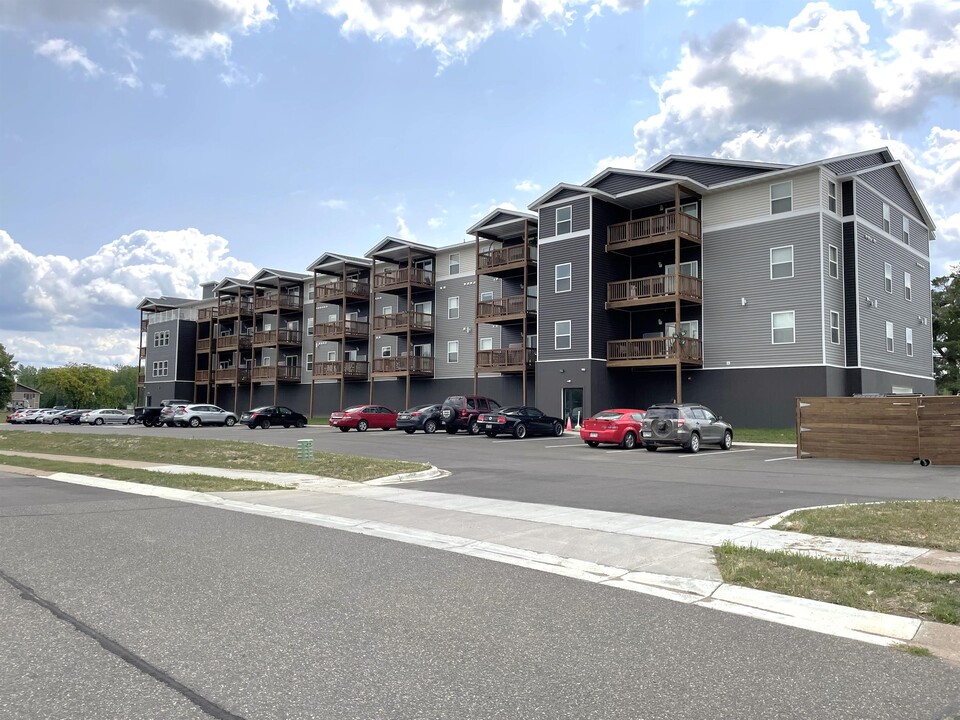 601 17th Avenue Southwest, Unit 211 in Cambridge, MN - Building Photo