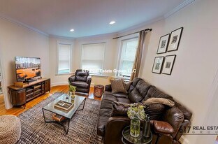 73 Thatcher St in Brookline, MA - Building Photo