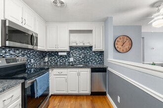 32 Whitman Rd, Unit 1-4 in Waltham, MA - Foto de edificio - Building Photo