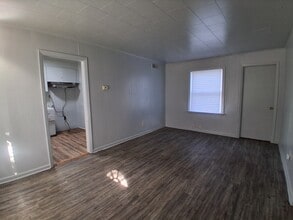 1323 N Sheridan St in Danville, IL - Building Photo - Building Photo