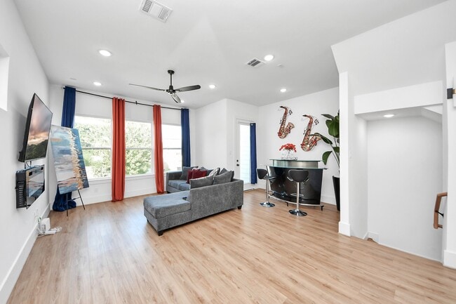 property at 4806 Cochran St