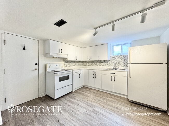 334 Rosedale Dr in Whitby, ON - Building Photo - Building Photo