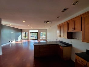 5720 W Grand Ave, Unit 1 in Chicago, IL - Foto de edificio - Building Photo